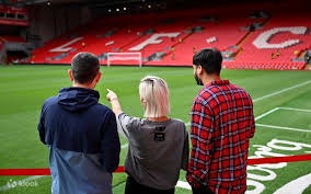 足坛一夜综述！巴萨3-2皇马，曼联1-2出局，国米丢分，拜仁8-1